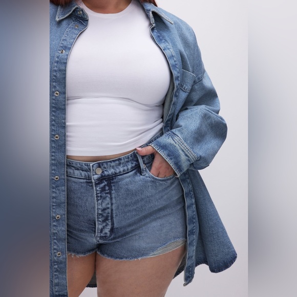 Good American Bombshell Short - Picture 1 of 4